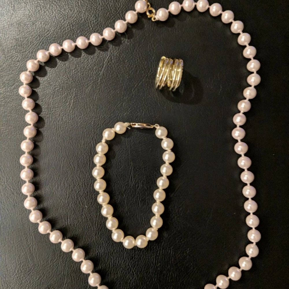 Pearl Necklace, Bracelet and ring set
